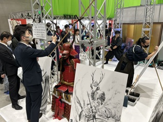 甲冑・アート・デジタル体験を組み合わせたG7会場での展示。